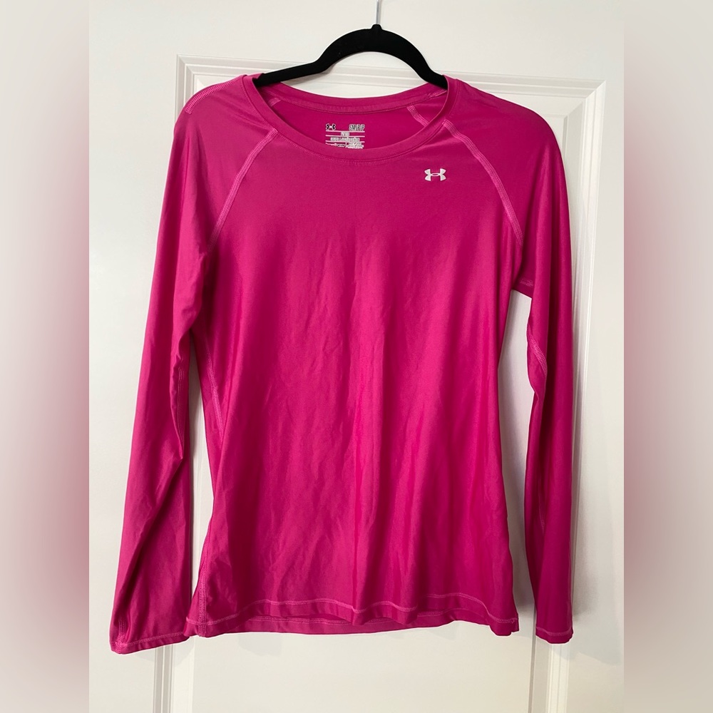 Under Armour women’s HeatGear. Active wear. Size small in fuchsia